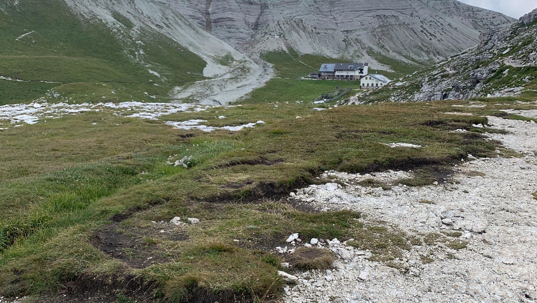 Puezhütte 2475m vom Grödner Joch 2121m über das Cir und Crespeina Joch Bergwanderung. ( auf den Spuren von Jos)